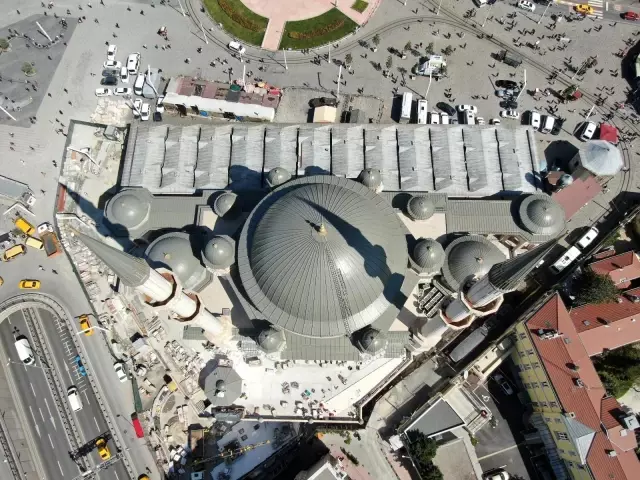 Taksim Camii Ramazan'a hazırlanıyor Taksim Camii Ramazan'a hazırlanıyor