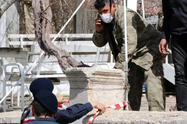 Son dakika haberleri: Jandarma tarihi eseri müzeyi götürmek istedi, köylüler üzerine oturarak böyle tepki gösterdi: 'Veremem abi' Son dakika haberleri: Jandarma tarihi eseri müzeyi götürmek istedi, köylüler üzerine oturarak böyle tepki gösterdi: 'Veremem abi'