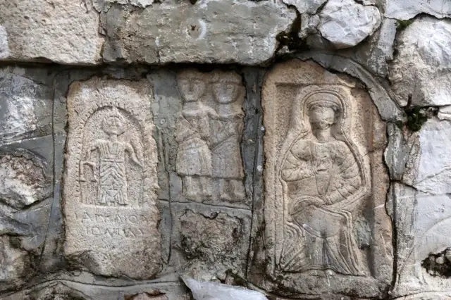 Son dakika haberleri: Jandarma tarihi eseri müzeyi götürmek istedi, köylüler üzerine oturarak böyle tepki gösterdi: 'Veremem abi' Son dakika haberleri: Jandarma tarihi eseri müzeyi götürmek istedi, köylüler üzerine oturarak böyle tepki gösterdi: 'Veremem abi'