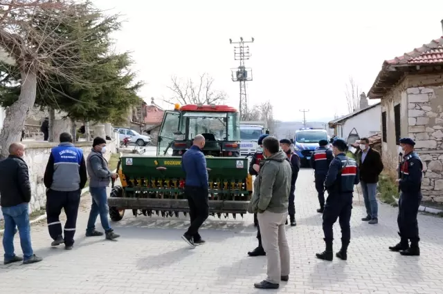 Son dakika haberleri: Jandarma tarihi eseri müzeyi götürmek istedi, köylüler üzerine oturarak böyle tepki gösterdi: 'Veremem abi' Son dakika haberleri: Jandarma tarihi eseri müzeyi götürmek istedi, köylüler üzerine oturarak böyle tepki gösterdi: 'Veremem abi'