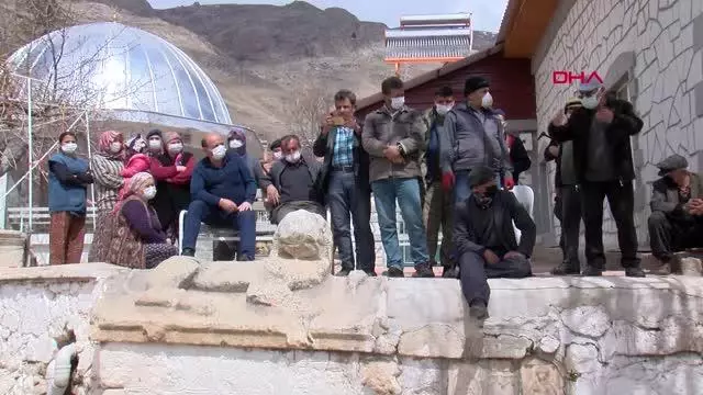 TARİHİ ESERLERİN MAHALLEDEN TAŞINMASI ERTELENDİ TARİHİ ESERLERİN MAHALLEDEN TAŞINMASI ERTELENDİ