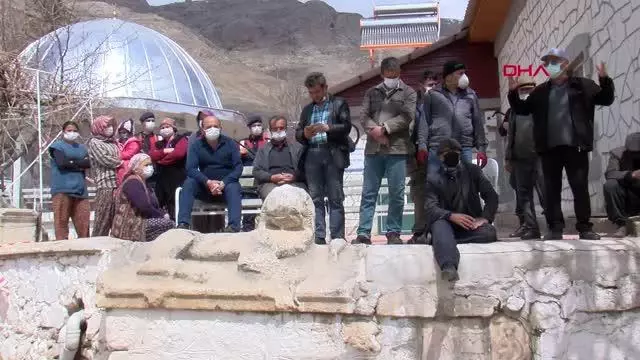 TARİHİ ESERLERİN MAHALLEDEN TAŞINMASI ERTELENDİ TARİHİ ESERLERİN MAHALLEDEN TAŞINMASI ERTELENDİ