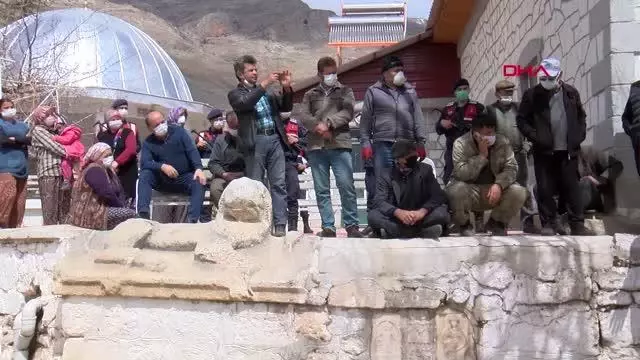 TARİHİ ESERLERİN MAHALLEDEN TAŞINMASI ERTELENDİ TARİHİ ESERLERİN MAHALLEDEN TAŞINMASI ERTELENDİ