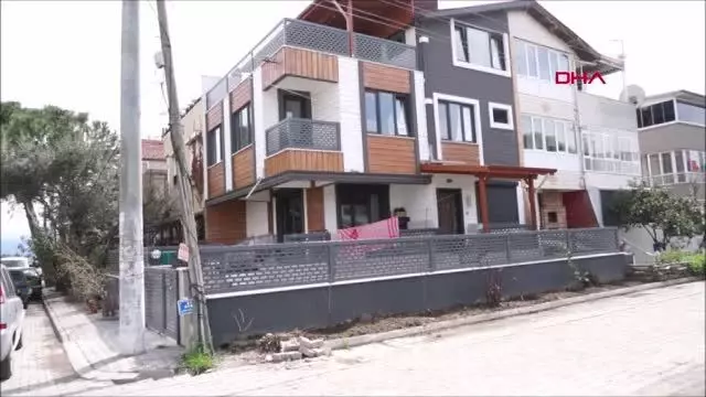 TARTIŞTIĞI EŞİNİ SATIRLA YARALAYIP, ÇAĞIRDIĞI POLİSLERE TESLİM OLDU TARTIŞTIĞI EŞİNİ SATIRLA YARALAYIP, ÇAĞIRDIĞI POLİSLERE TESLİM OLDU