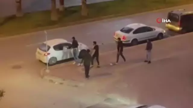 Tartıştığı motosiklet sürücüsünün kafasına kask ile vurdu... O anlar kamerada Tartıştığı motosiklet sürücüsünün kafasına kask ile vurdu... O anlar kamerada