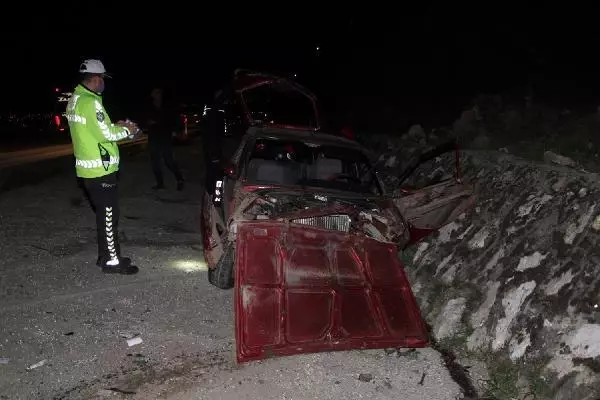 Tekeri kopan otomobil şarampole devrildi, sürücü ağır yaralandı Tekeri kopan otomobil şarampole devrildi, sürücü ağır yaralandı