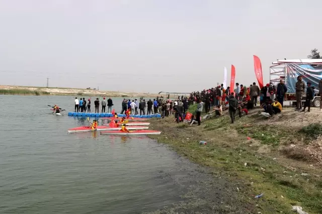 Telabyad'da ilk kez kano festivali düzenlendi Telabyad'da ilk kez kano festivali düzenlendi