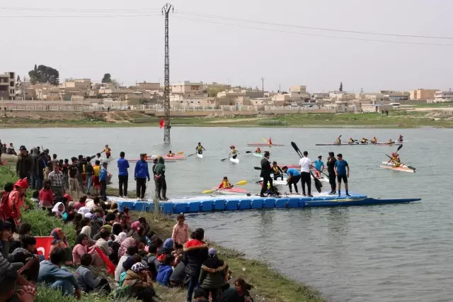 Telabyad'da ilk kez kano festivali düzenlendi Telabyad'da ilk kez kano festivali düzenlendi