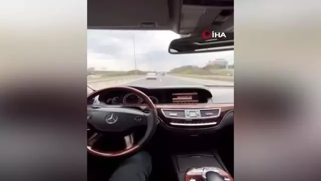 TEM Otoyolu'nda lüks otomobiliyle makas atan sürücü yakalandı TEM Otoyolu'nda lüks otomobiliyle makas atan sürücü yakalandı