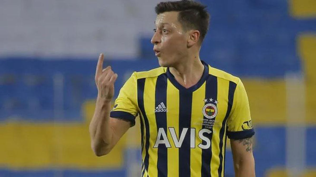 Temposunu yükselten Mesut Özil'in forma talebi reddedildi