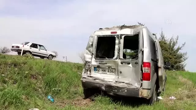 Tır ile hafif ticari araç çarpıştı: 4 yaralı (2) Tır ile hafif ticari araç çarpıştı: 4 yaralı (2)