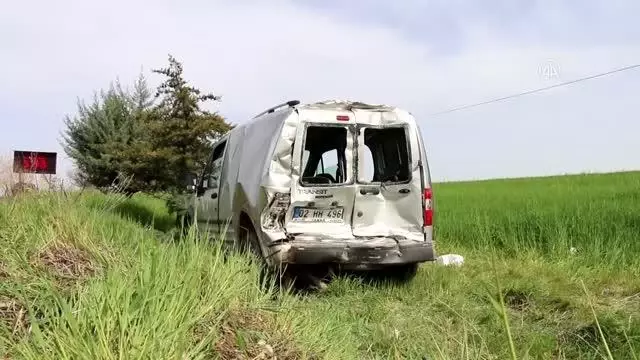 Tır ile hafif ticari araç çarpıştı: 4 yaralı (2) Tır ile hafif ticari araç çarpıştı: 4 yaralı (2)