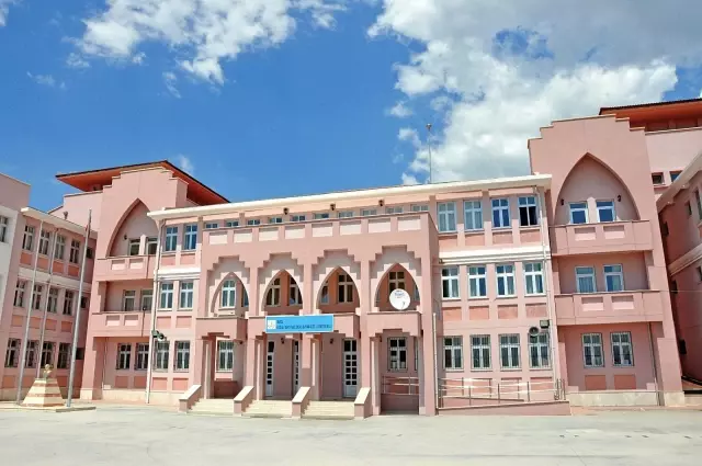 TOKİ yaptığı yatırımlarla geleceğin Denizli'sini inşa ediyor TOKİ yaptığı yatırımlarla geleceğin Denizli'sini inşa ediyor