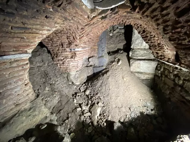 Topkapı Sarayı'nda Roma dönemine ait galeri bulundu Topkapı Sarayı'nda Roma dönemine ait galeri bulundu