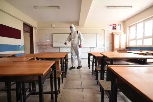 Torbalı'da okullar virüs tehdidinden arındırılıyor Torbalı'da okullar virüs tehdidinden arındırılıyor