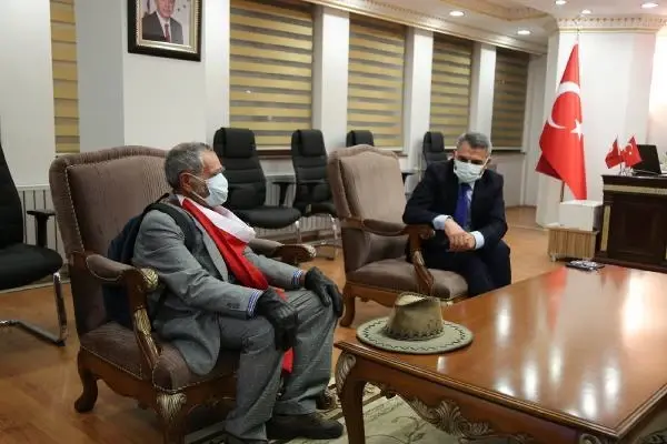 TUNCELİLİ 'ROBİNSON CRUSOE' SAĞLIK ÇALIŞANLARI VE GÜVENLİK GÜÇLERİ İÇİN YÜRÜDÜ TUNCELİLİ 'ROBİNSON CRUSOE' SAĞLIK ÇALIŞANLARI VE GÜVENLİK GÜÇLERİ İÇİN YÜRÜDÜ