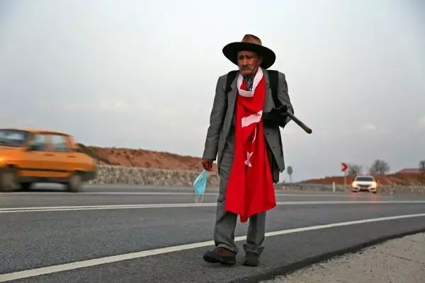 TUNCELİLİ 'ROBİNSON CRUSOE' SAĞLIK ÇALIŞANLARI VE GÜVENLİK GÜÇLERİ İÇİN YÜRÜDÜ TUNCELİLİ 'ROBİNSON CRUSOE' SAĞLIK ÇALIŞANLARI VE GÜVENLİK GÜÇLERİ İÇİN YÜRÜDÜ