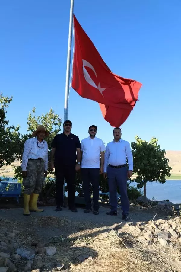 TUNCELİLİ 'ROBİNSON CRUSOE' SAĞLIK ÇALIŞANLARI VE GÜVENLİK GÜÇLERİ İÇİN YÜRÜDÜ TUNCELİLİ 'ROBİNSON CRUSOE' SAĞLIK ÇALIŞANLARI VE GÜVENLİK GÜÇLERİ İÇİN YÜRÜDÜ