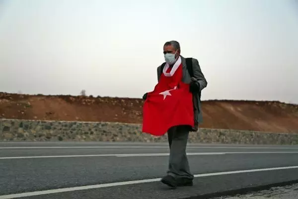 TUNCELİLİ 'ROBİNSON CRUSOE' SAĞLIK ÇALIŞANLARI VE GÜVENLİK GÜÇLERİ İÇİN YÜRÜDÜ TUNCELİLİ 'ROBİNSON CRUSOE' SAĞLIK ÇALIŞANLARI VE GÜVENLİK GÜÇLERİ İÇİN YÜRÜDÜ