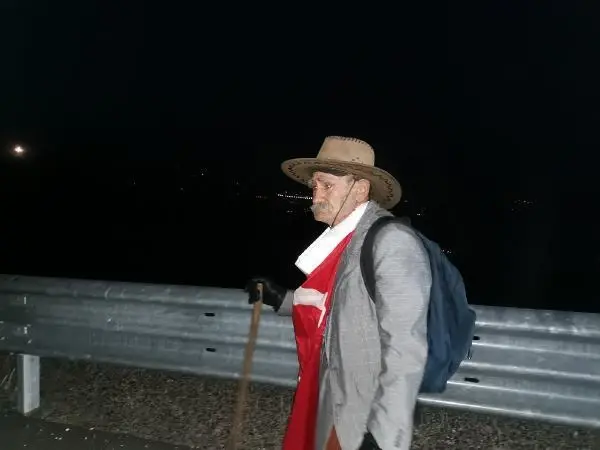 TUNCELİLİ 'ROBİNSON CRUSOE' SAĞLIK ÇALIŞANLARI VE GÜVENLİK GÜÇLERİ İÇİN YÜRÜDÜ TUNCELİLİ 'ROBİNSON CRUSOE' SAĞLIK ÇALIŞANLARI VE GÜVENLİK GÜÇLERİ İÇİN YÜRÜDÜ