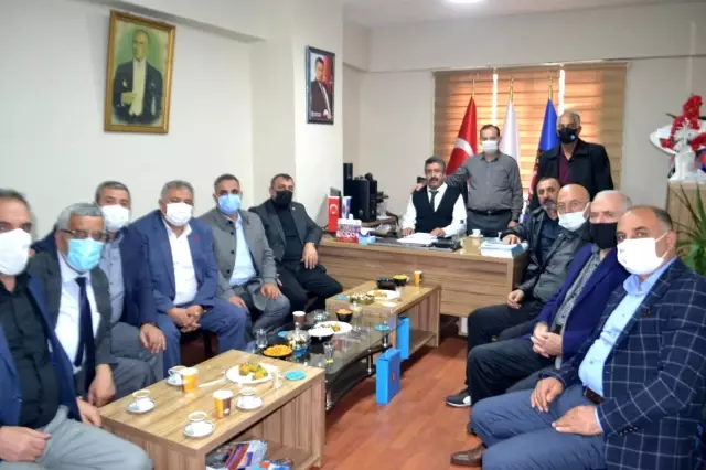 Türk İş'ten sağlık işçileri sendikasına hayırlı olsun ziyareti Türk İş'ten sağlık işçileri sendikasına hayırlı olsun ziyareti