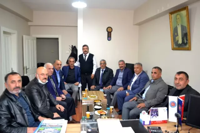 Türk İş'ten sağlık işçileri sendikasına hayırlı olsun ziyareti Türk İş'ten sağlık işçileri sendikasına hayırlı olsun ziyareti