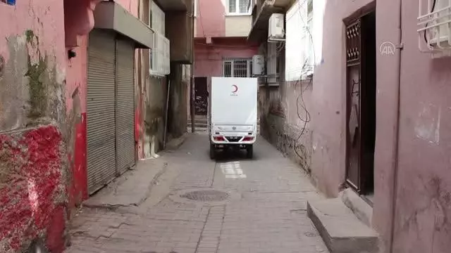 Türk Kızılay Diyarbakır Şubesi ihtiyaç sahiplerinin yemeklerini evlerine ulaştırıyor Türk Kızılay Diyarbakır Şubesi ihtiyaç sahiplerinin yemeklerini evlerine ulaştırıyor