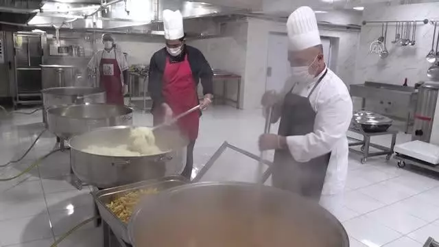 Türk Kızılay'ın kazanları ramazan ayında ihtiyaç sahipleri için kaynayacak Türk Kızılay'ın kazanları ramazan ayında ihtiyaç sahipleri için kaynayacak