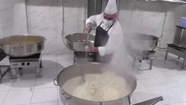 Türk Kızılay'ın kazanları ramazan ayında ihtiyaç sahipleri için kaynayacak Türk Kızılay'ın kazanları ramazan ayında ihtiyaç sahipleri için kaynayacak