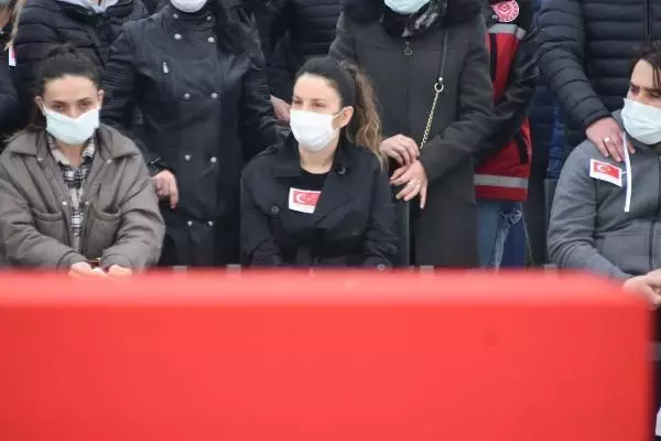 KONYA TÜRK YILDIZLARI'NIN ŞEHİT PİLOTU, MEMLEKETİNE UĞURLANDI KONYA TÜRK YILDIZLARI'NIN ŞEHİT PİLOTU, MEMLEKETİNE UĞURLANDI