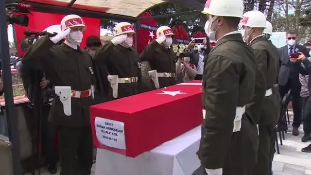 Son dakika... Türk Yıldızları uçağının düşmesi sonucu şehit olan pilot Yüzbaşı Gençcelep'in naaşı toprağa verildi Son dakika... Türk Yıldızları uçağının düşmesi sonucu şehit olan pilot Yüzbaşı Gençcelep'in naaşı toprağa verildi