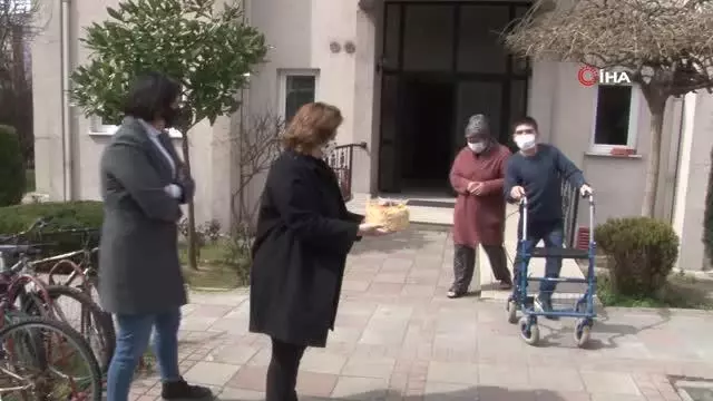 Tuzla'nın özel çocuğu Yusuf'a Başkan Yazıcı'dan doğum günü pastası Tuzla'nın özel çocuğu Yusuf'a Başkan Yazıcı'dan doğum günü pastası