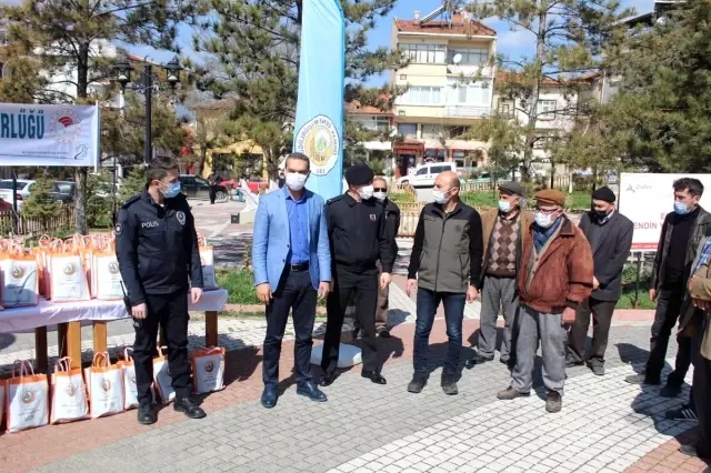 Ücretsiz 3 bin fidan dağıtıldı Ücretsiz 3 bin fidan dağıtıldı