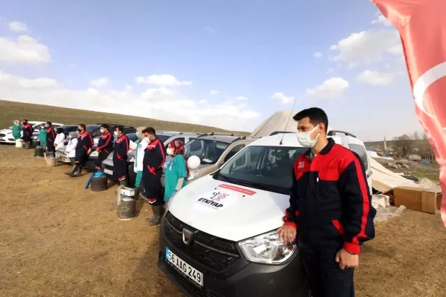 Vali Varol 'Etçi ve Kombine Irkların Yaygınlaştırılması Projesi' açılış programına katıldı Vali Varol 'Etçi ve Kombine Irkların Yaygınlaştırılması Projesi' açılış programına katıldı