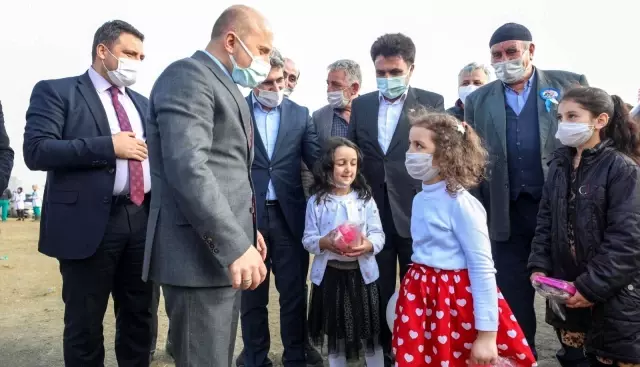 Vali Varol 'Etçi ve Kombine Irkların Yaygınlaştırılması Projesi' açılış programına katıldı Vali Varol 'Etçi ve Kombine Irkların Yaygınlaştırılması Projesi' açılış programına katıldı