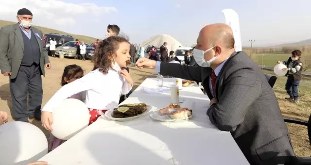 Vali Varol 'Etçi ve Kombine Irkların Yaygınlaştırılması Projesi' açılış programına katıldı Vali Varol 'Etçi ve Kombine Irkların Yaygınlaştırılması Projesi' açılış programına katıldı