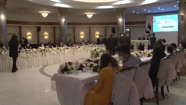 Vali Yerlikaya, Ümraniye'de 12 Roman çiftin nikah şahidi oldu Vali Yerlikaya, Ümraniye'de 12 Roman çiftin nikah şahidi oldu
