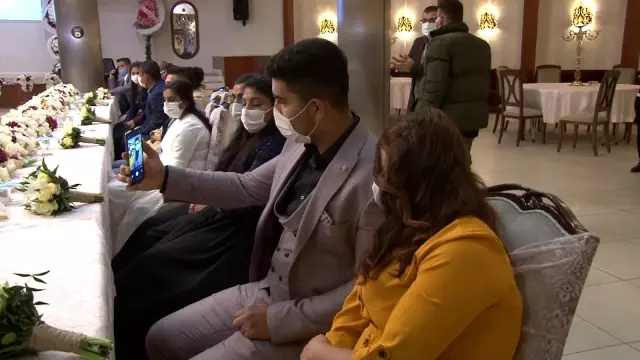 Vali Yerlikaya, Ümraniye'de 12 Roman çiftin nikah şahidi oldu Vali Yerlikaya, Ümraniye'de 12 Roman çiftin nikah şahidi oldu