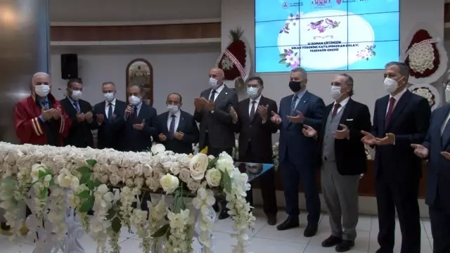 Vali Yerlikaya, Ümraniye'de 12 Roman çiftin nikah şahidi oldu Vali Yerlikaya, Ümraniye'de 12 Roman çiftin nikah şahidi oldu