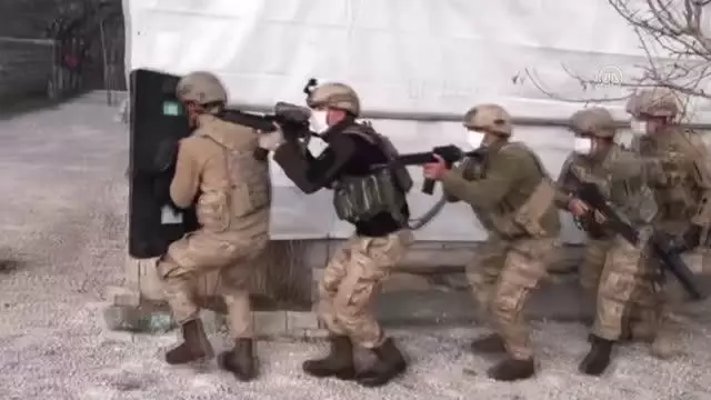 Son dakika haberleri | Van merkezli 3 ilde terör örgütü PKK/KCK'ya yönelik operasyon: 5 gözaltı Son dakika haberleri | Van merkezli 3 ilde terör örgütü PKK/KCK'ya yönelik operasyon: 5 gözaltı