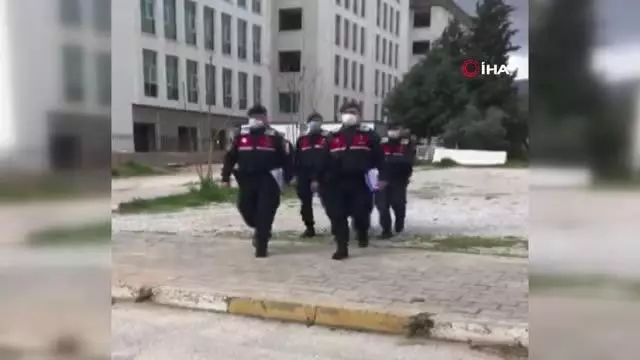 Yanına oturttuğu oyuncak ayı ile kendini ele vermişti...O hırsız tutuklandı Yanına oturttuğu oyuncak ayı ile kendini ele vermişti...O hırsız tutuklandı