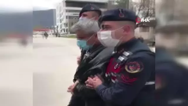 Yanına oturttuğu oyuncak ayı ile kendini ele vermişti...O hırsız tutuklandı Yanına oturttuğu oyuncak ayı ile kendini ele vermişti...O hırsız tutuklandı