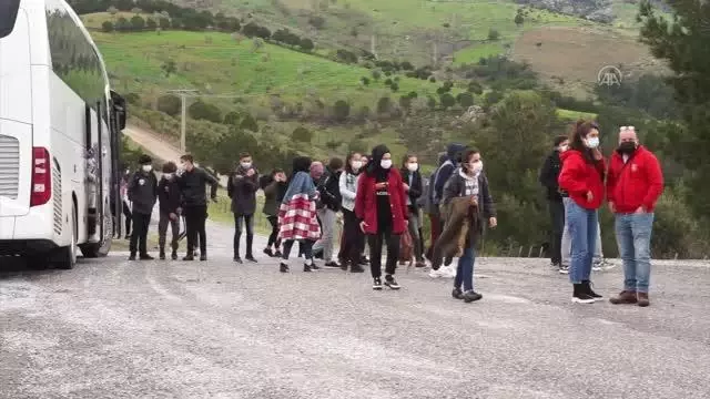 'Yarın Çok Genç Olacak Projesi' kapsamında 160 öğrenci Balıkesir'i gezdi 'Yarın Çok Genç Olacak Projesi' kapsamında 160 öğrenci Balıkesir'i gezdi