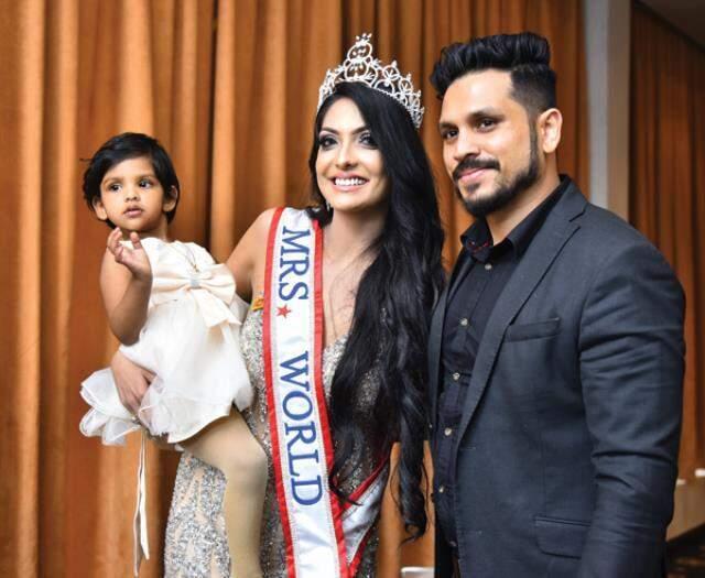 Yeni Sri Lanka güzelinin tacını zorla alan '2019 güzeli' gözaltına alındı Yeni Sri Lanka güzelinin tacını zorla alan '2019 güzeli' gözaltına alındı
