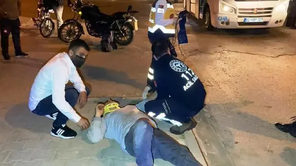 Yolcu minibüsü ile motosiklet çarpıştı 2 yaralı Yolcu minibüsü ile motosiklet çarpıştı 2 yaralı