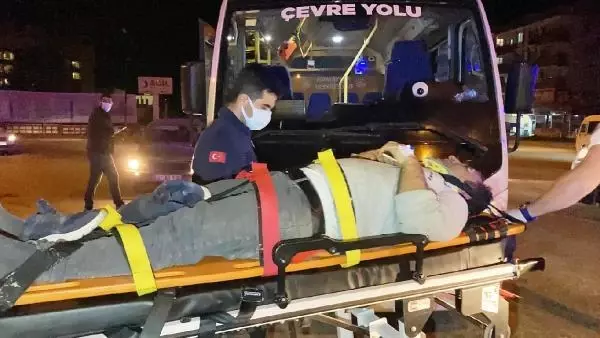 Yolcu minibüsü ile motosiklet çarpıştı 2 yaralı Yolcu minibüsü ile motosiklet çarpıştı 2 yaralı