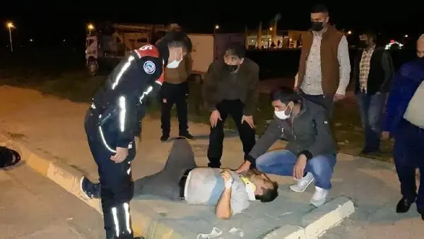 Yolcu minibüsü ile motosiklet çarpıştı 2 yaralı Yolcu minibüsü ile motosiklet çarpıştı 2 yaralı