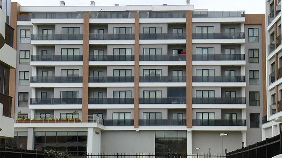 Yönetim nedeniyle adeta esir kampında yaşayan lüks site sakinleri, bu defa da 'baskın cezası' yedi