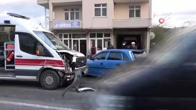 112 Ambulansı ile otomobil çarpıştı: 4 yaralı