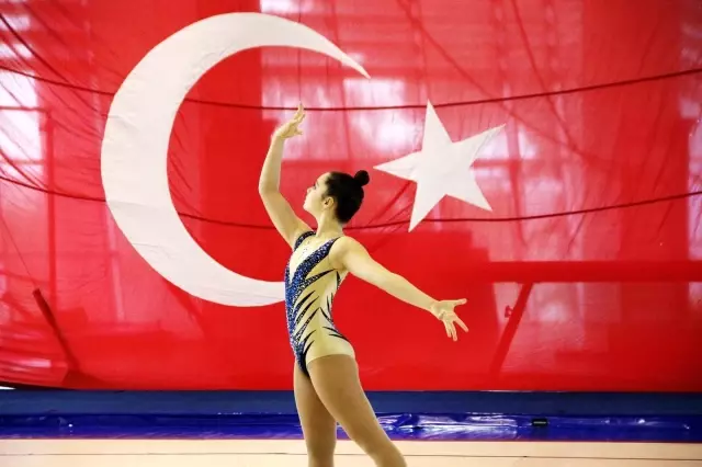 Aerobik Cimnastik Türkiye Şampiyonası Manisa'da başladı Aerobik Cimnastik Türkiye Şampiyonası Manisa'da başladı